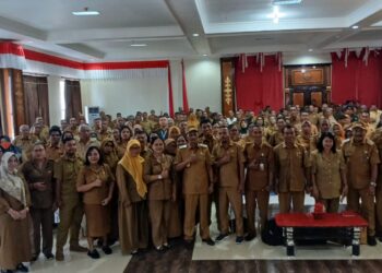 Bupati SBB, Wakil Bupati, bersama seluruh Kepsek SD dan SMP