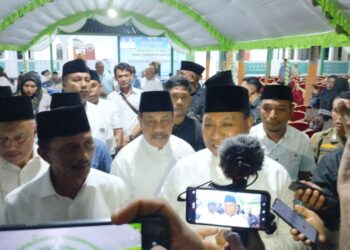 Bupati SBB Asri Arman bersama Wakil Gubernur Maluku.