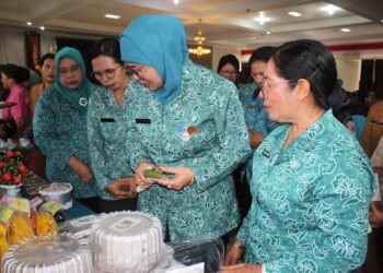 Ketua TP PKK SBB, Yeny Rosbayani Asri