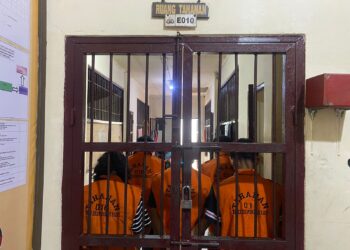 Lima tersangka penganiayaan terhadap Teteka resmi ditahan Polres SBB.