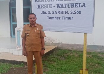 Mustafa Korwaka, Camat Kesui Watubela, SBT