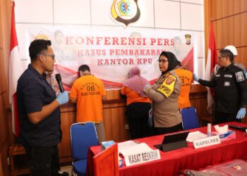 Pelaku pembakaran kantor KPUD Buru