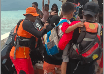 evakuasi para penumpang