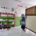 Proses belajar di SDN 11 Wakate menggunakan ruang perpustakaan
