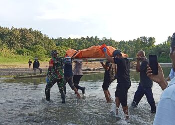 evakuasi remaja 15 tahun yang dtemukan meninggal di sungai Wai Pupa