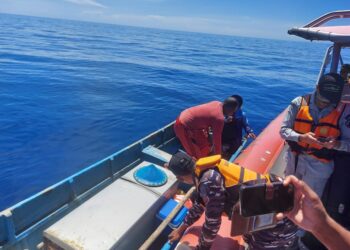 evakuasi tiga nelayan