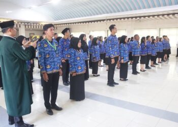 Unpatti Kukuhkan 76 PNS dan Serahkan SK kepada 78 CPNS