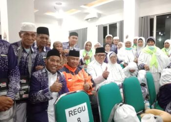 Bupati Hanubun Sambut Kepulangan Jamaah Haji Maluku Tenggara dengan Penuh Haru