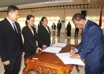 Rektor Unpatti Lantik Wakil Dekan Fakultas Kedokteran Periode 2025–2029