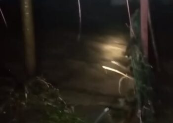 banjir bandang di desa lumoy