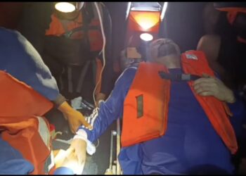 Tim SAR Evakuasi ABK Asing MV. Yasa Uranus di Perairan Dobo