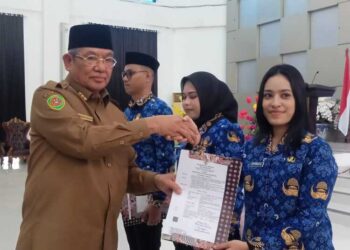 Bupati Maluku Tenggara Serahkan SK CPNS, Tekankan Tugas ASN Melayani Rakyat