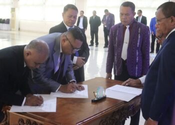 Rektor Unpatti lantik tiga wakil dekan FKIP