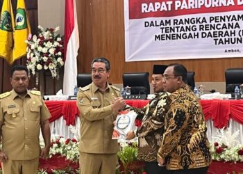 Gubernur Maluku serahkan RPJMD
