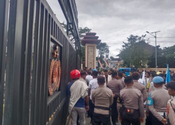 Mahasiswa demo Polda Maluku