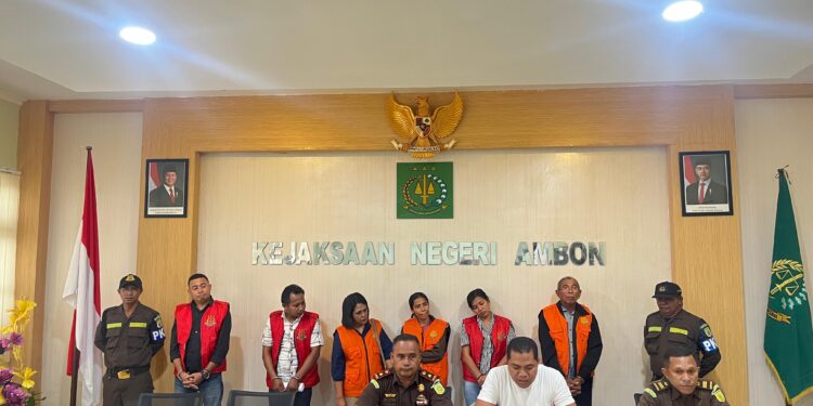Tersangka korupsi DD Tiouw ditahan Kejari Ambon