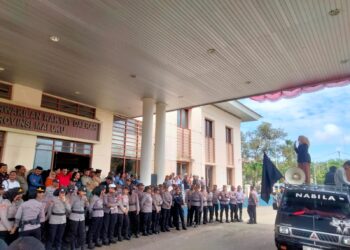Aksi demo di DPRD Maluku