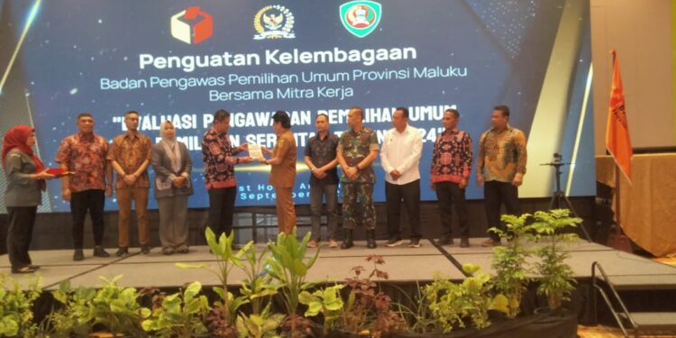 Bawaslu  Maluku menggelar Evaluasi Pengawasan Pemilu dan Pilkada Serentak 2024  di Zest Hotel Ambon, Senin (1/9/2025). (foto: Gafar)