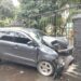 Kecelakaan di Depan Gapura Kampus Unpatti: Mobil Avanza Hantam Pagar Kampus