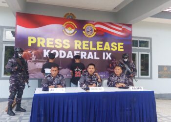 Kapal Penangkap Cumi Angkut 60 Ton BBM Ilegal Ditangkap TNI AL di Teluk Ambon