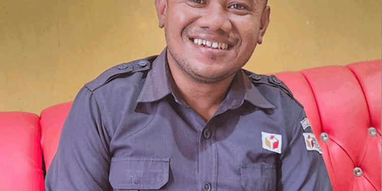Ketua Bawaslu Bursel, Robo Souwakil