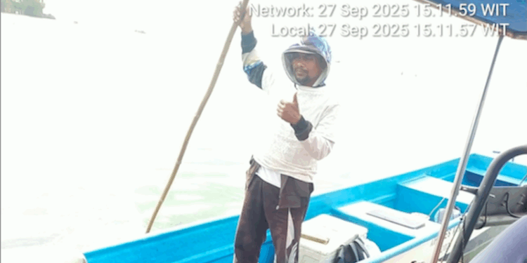 Nelayan Aru yang ditemukan selamat