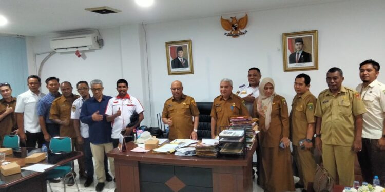 Perwakilan pedagang asongan bertemu Pemprov Maluku, Pelni, dan Pelindo.