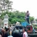 Demo pedagang asongan di kantor Gubernur Maluku