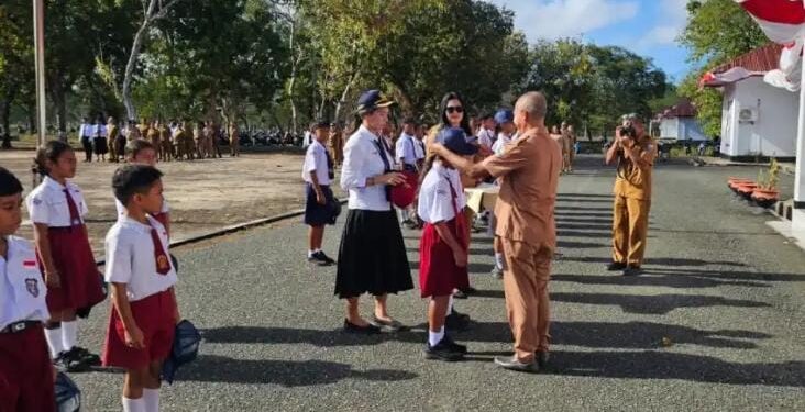Pj Sekda MBD, Daud Reimaly, saat mencanangkan Kelor di sela Upacara Hari Olahraga Nasional, Selasa (9/9/2025).