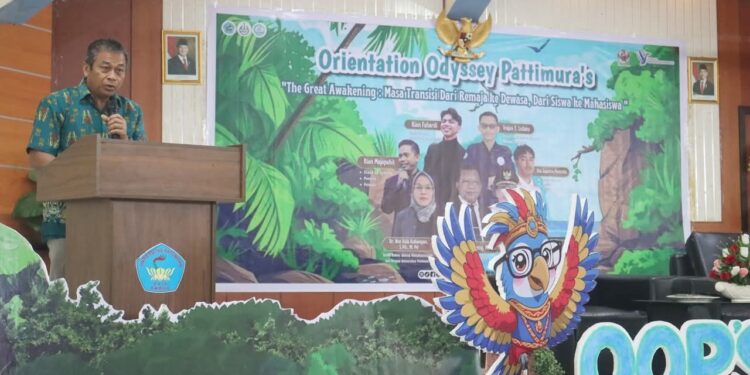 Wakil Rektor Unpatti  Bidang Akademik Unpatti, Prof. Dr. Dominggus Malle memberikan sambutan dalam kegiatan Orientation Odyssey Pattimura’s dengan tema “The Great Awakening: Masa Transisi dari Remaja ke Dewasa, dari Siswa ke Mahasiswa” pada Kamis (4/9/2025), di Student Center FKIP Unpatti Ambon.