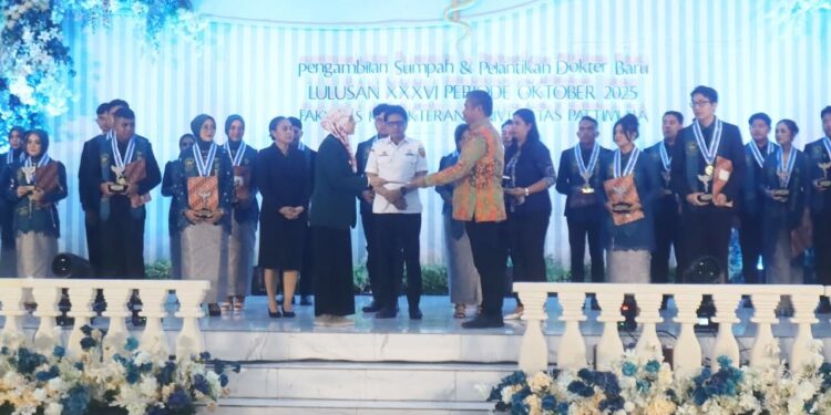 Fakultas Kedokteran Unpatti kembali melahirkan 36 dokter baru.