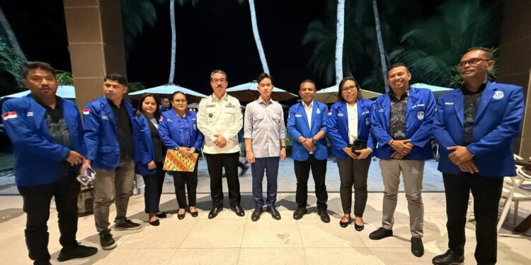 Pengurus GAMKI Maluku saat bertemu Gubernur dan Wapres di Ambon.