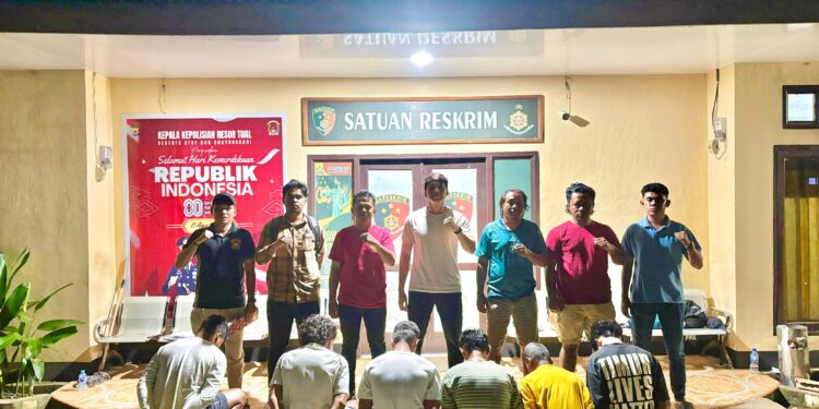 Para tersangka (duduk) digelandang ke Polres Kota Tual.