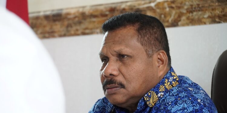 Pelaksana tugas (Plt) Sekretaris Daerah Malra, Bernardus Rettob