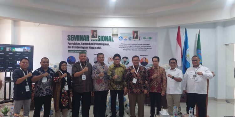Sekda Maluku saat menghadiri  Seminar Nasional Penyuluhan Pertanian Tahun 2025, di Unpatti, Sabtu (18/10/2025).