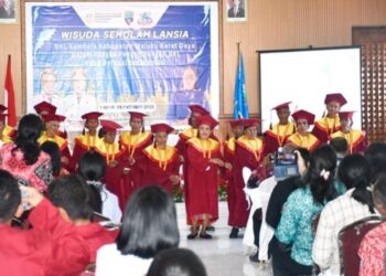 Bupati MBD Benyamin Noach: Semangat Belajar Tak Boleh Padam di Usia Senja