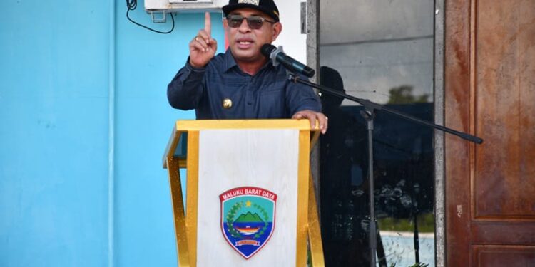 Bupati MBD, Benyamin Noach