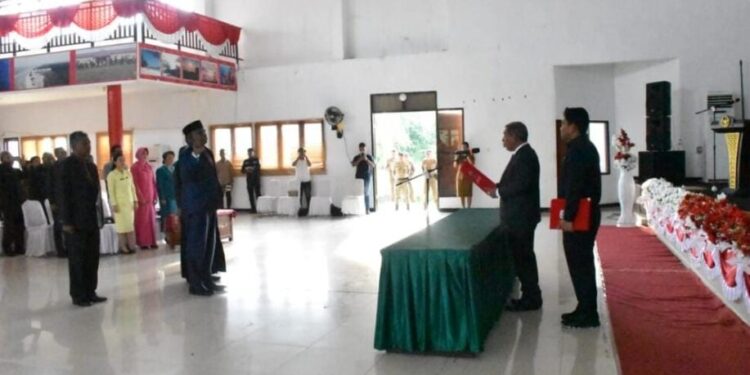 Bupati MBD, Benyamin Noach melantik Sekda