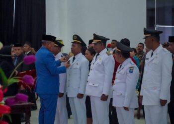 Bupati Malra, Thaher Hanubun melantik sejumlah pejabat di lingkup Pemkab Malra.