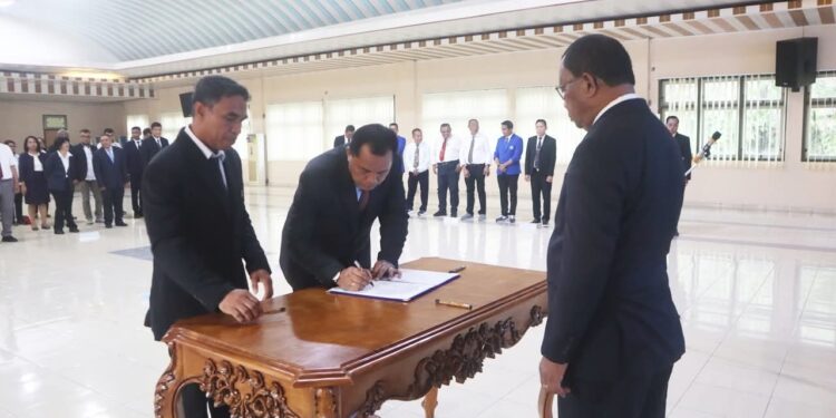 Rektor Unpatti melantik dekan Fakultas Teknik