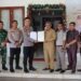 Bupati Noach Serahkan Sertifikat Tanah Polres MBD kepada Kapolda Maluku