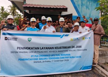 Bupati Malra, Thaher Hanubun bersama pihak PLN