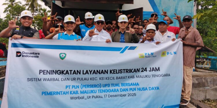 Bupati Malra, Thaher Hanubun bersama pihak PLN