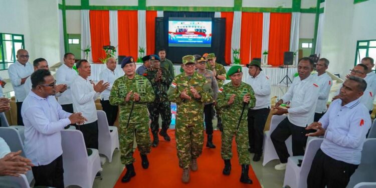 Bupati Malra, Thaher Hanubun saat hadiri pembukaan retret ASN pejabat eselon II dan III