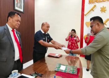 Walken Raharusun Jabat Plt Sekretaris DPRD Malra