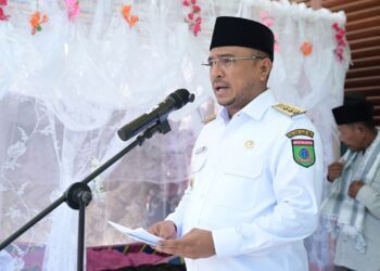 Sambil Menahan Isak Tangis, Fachri Beri Penghormatan Terakhir Kepada Almarhum MK