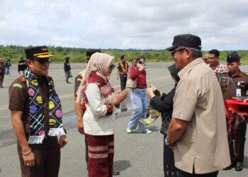 Bupati Hanubun Sambut Kehadiran Kajati di Malra-Tual