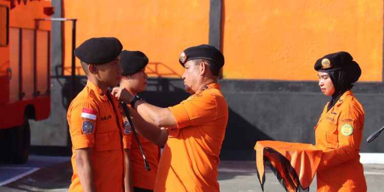 Kepala Basarnas Ambon, Muhammad Arafah saat apel