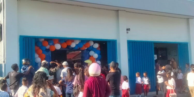 Para orang tua penerima PIP di Dobo, Kabupaten Aru