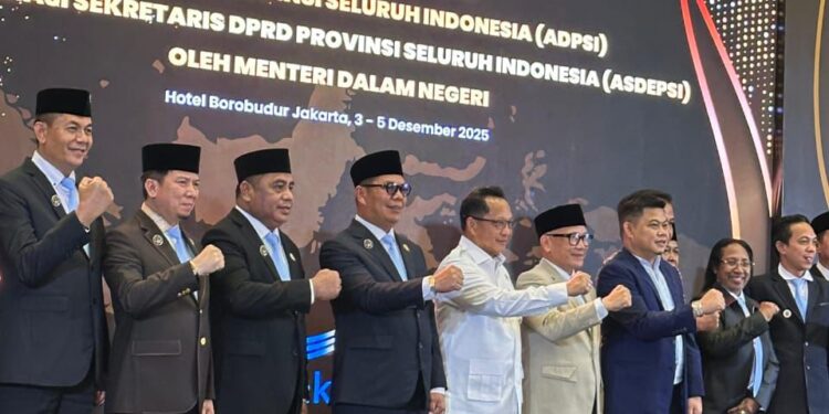 Pengurus ADPSI bersama Mendagri usai pelantikan